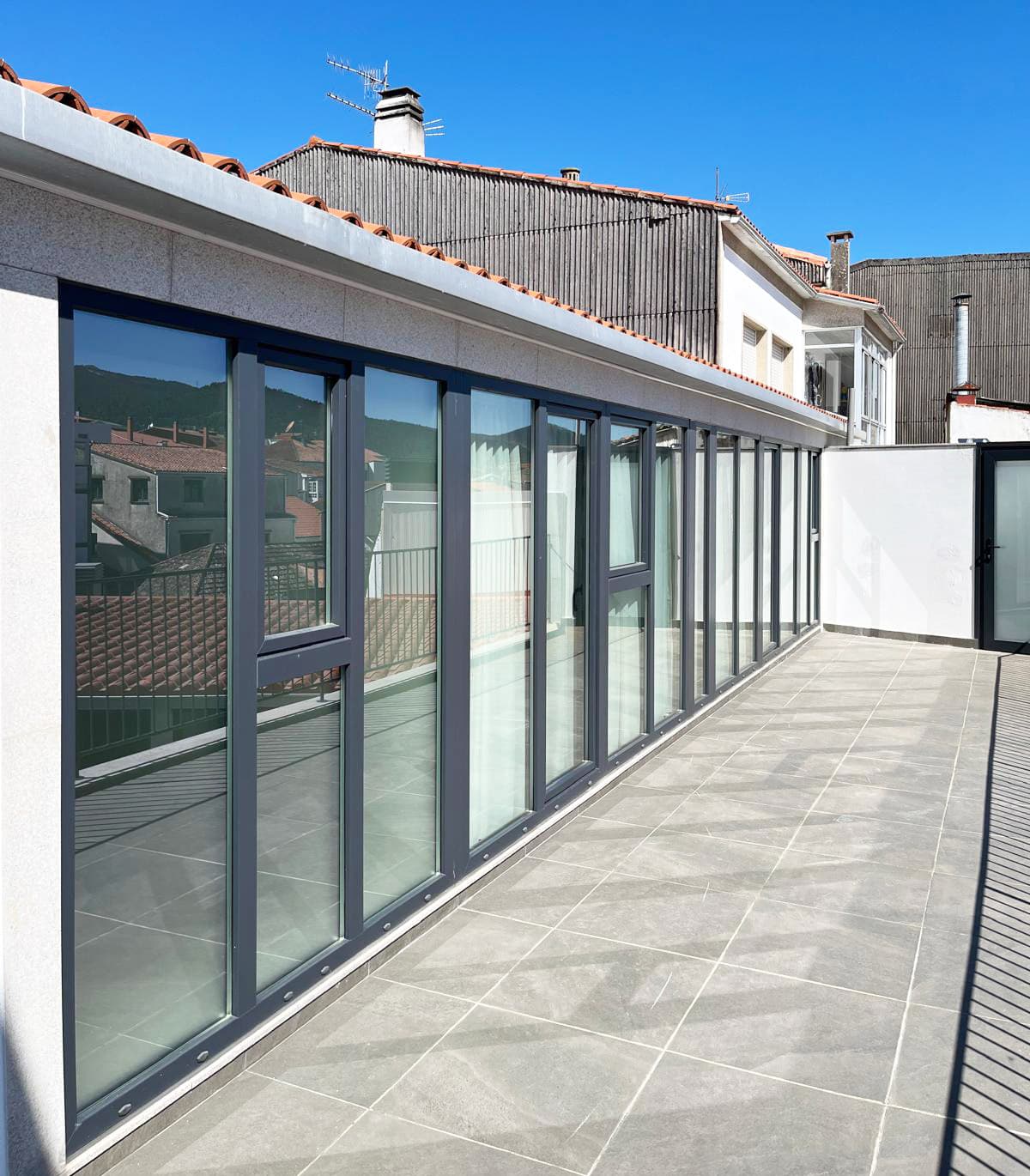 Distribuidor oficial de Aluminios Cortizo en Padrón