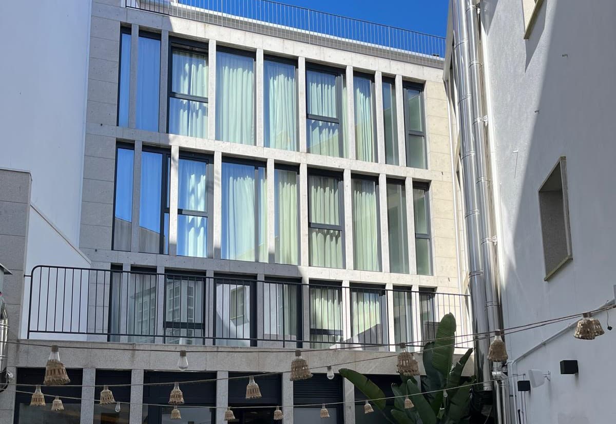 Fabricación de ventanas de aluminio y PVC en Padrón
